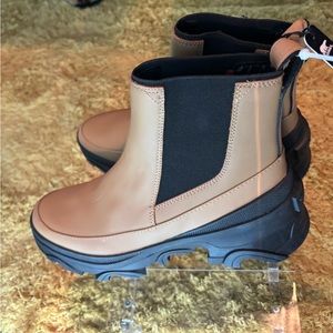 Sorel Women's Tan and Black Chelsea Ankle Boots